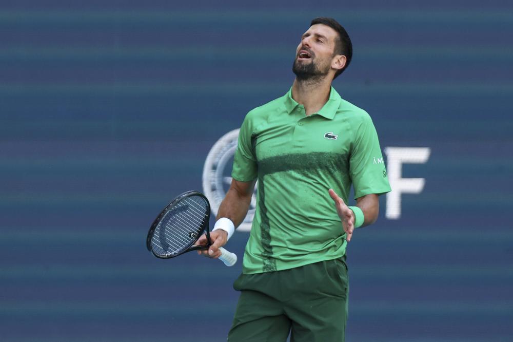 火药味十足，费内巴切与加拉塔萨雷在德比战赛前热身爆发冲突