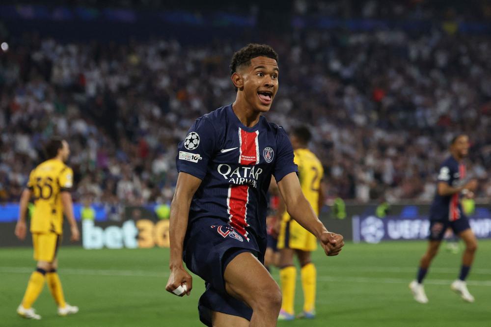 足协杯决赛，北京国安主帅拉米罗选择带球队核心球员...